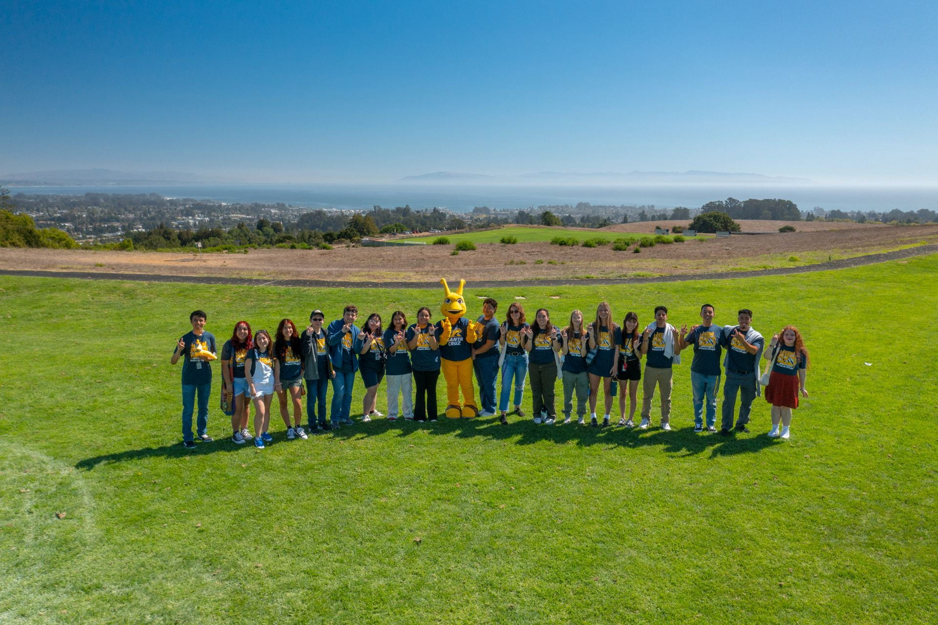 Students stand with Sammy the Mascot